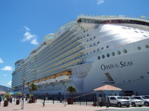Oasis_of_the_Seas_docked_at_St__Thomas_pier