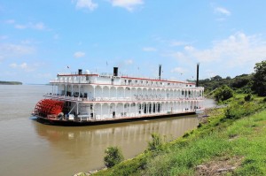 river cruise-steamship